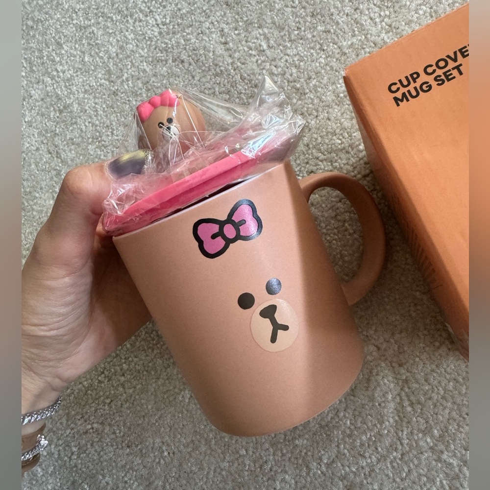 Brand New Line friends mug with lid